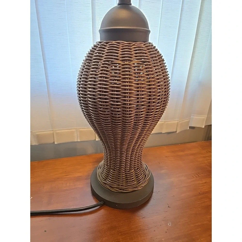 VTG Wicker Rattan Ginger Jar‎ Table Lamp With Metal Base No Shade